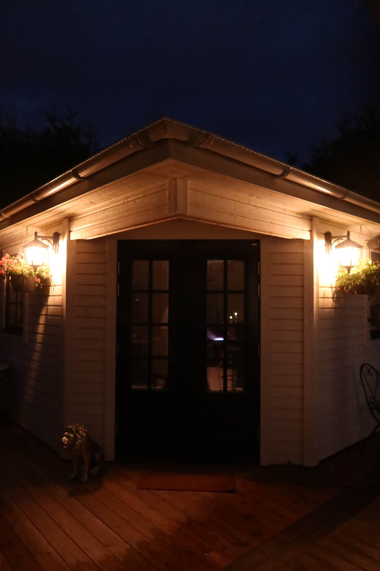 Puben kvällstid utifrån