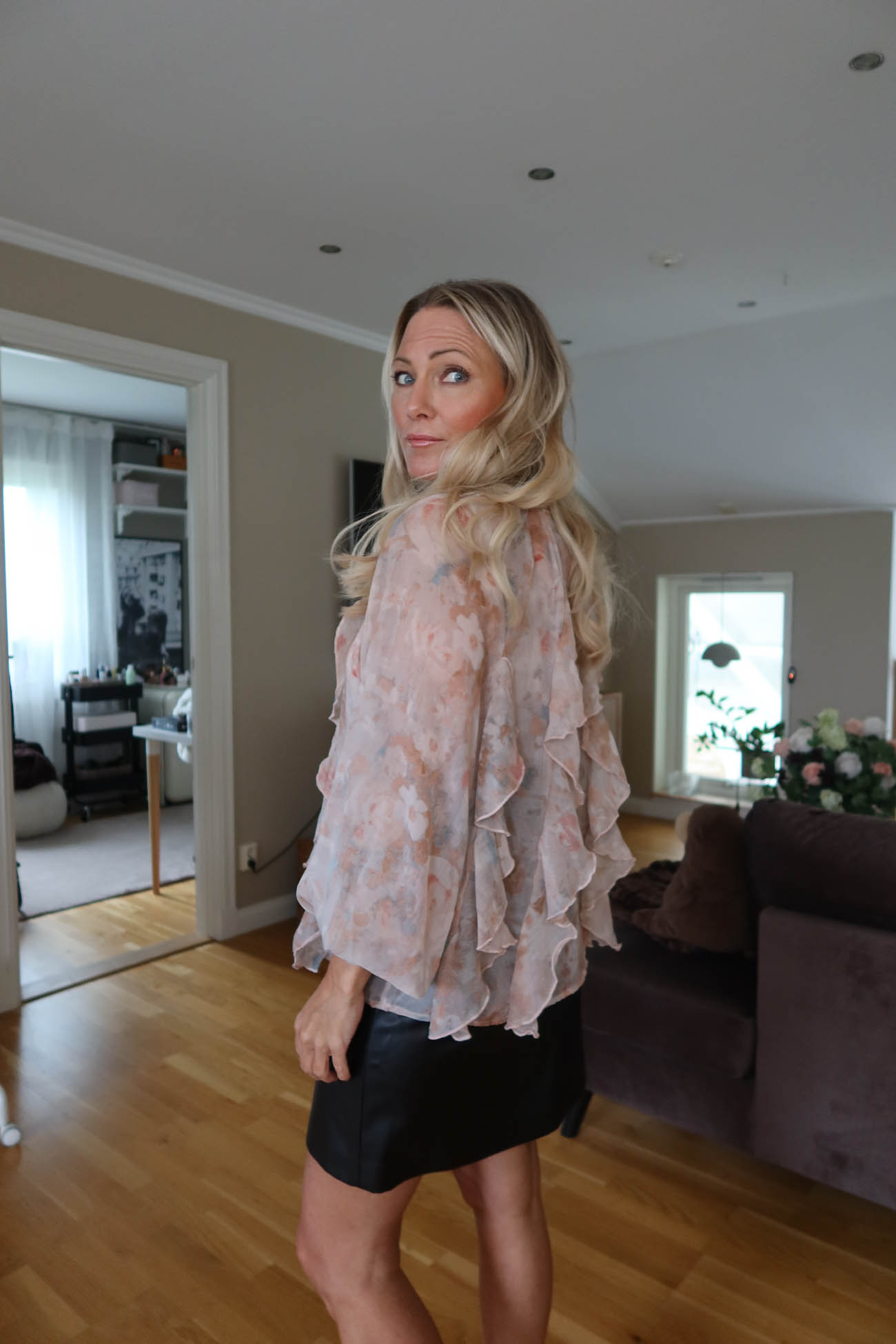 Blus med vacker ryggdetalj från Ellos