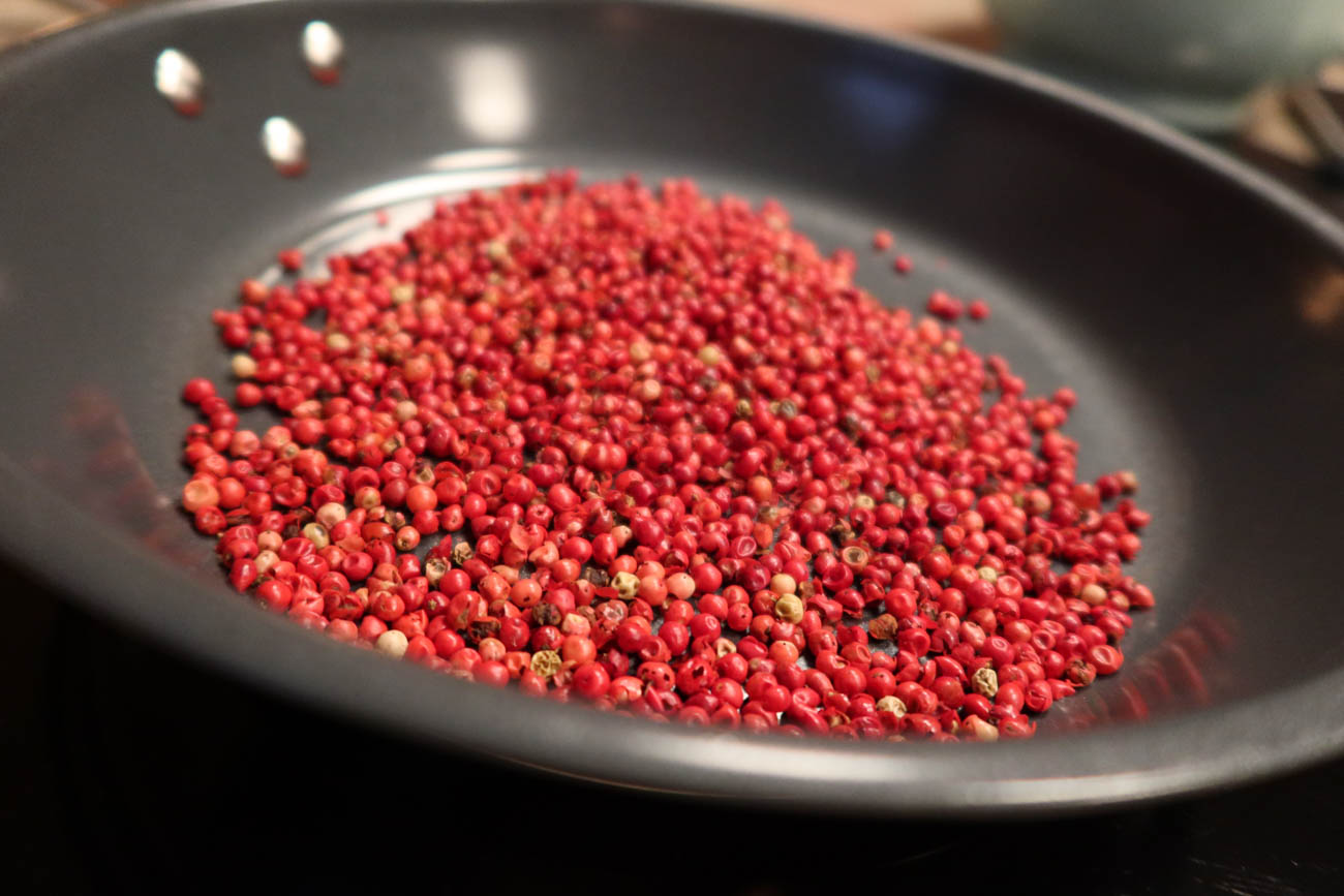 rosta rosépeppar i panna