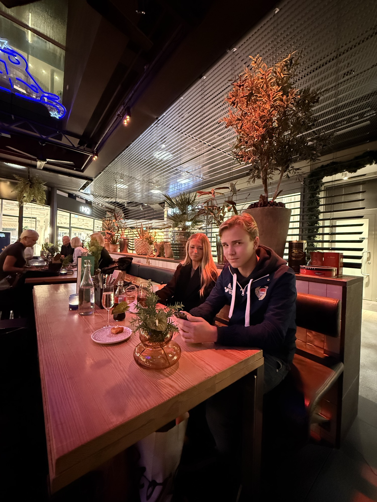 Side Pour restaurangmiddag i Stockholm