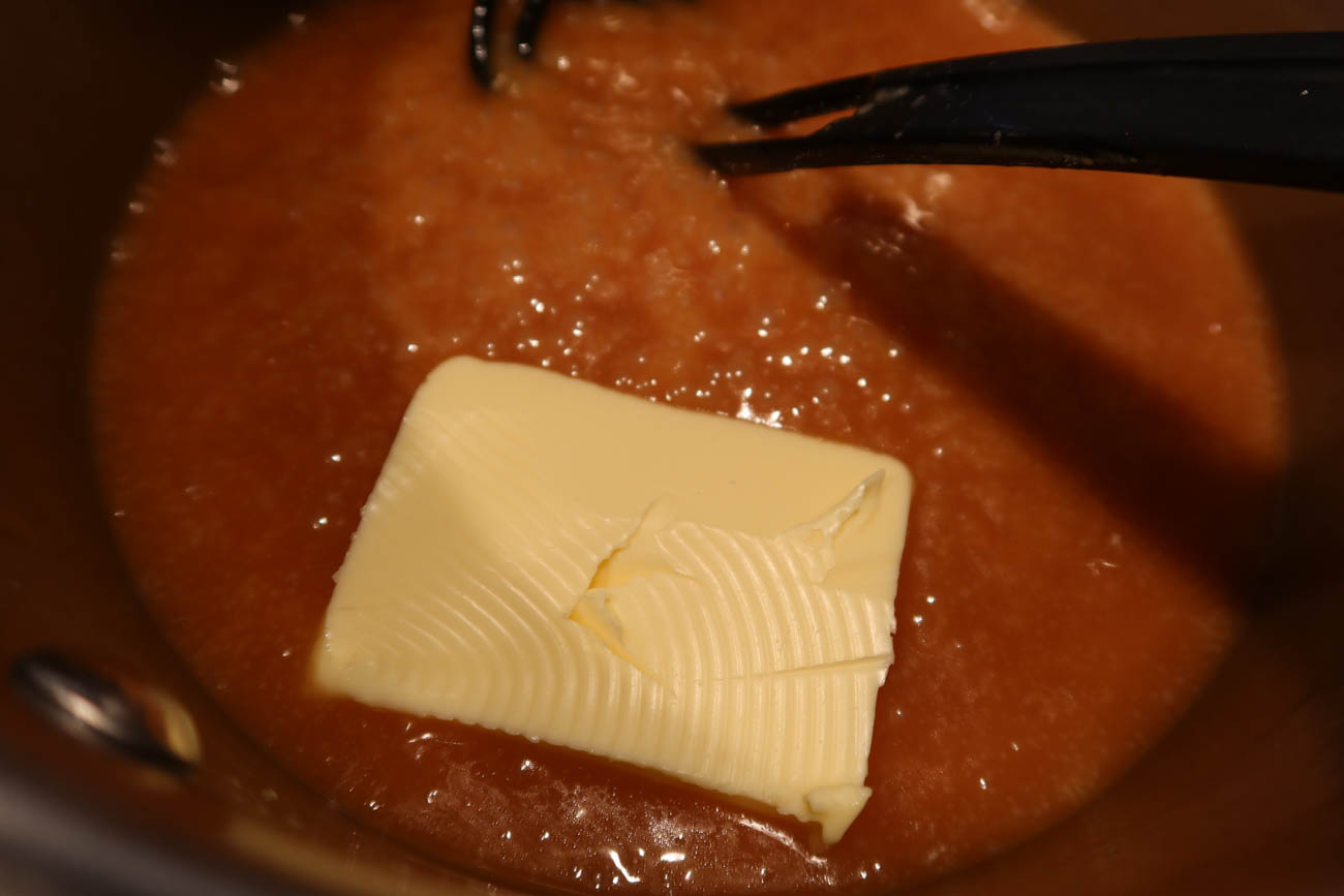 Skuren kolafudge med flingsalt