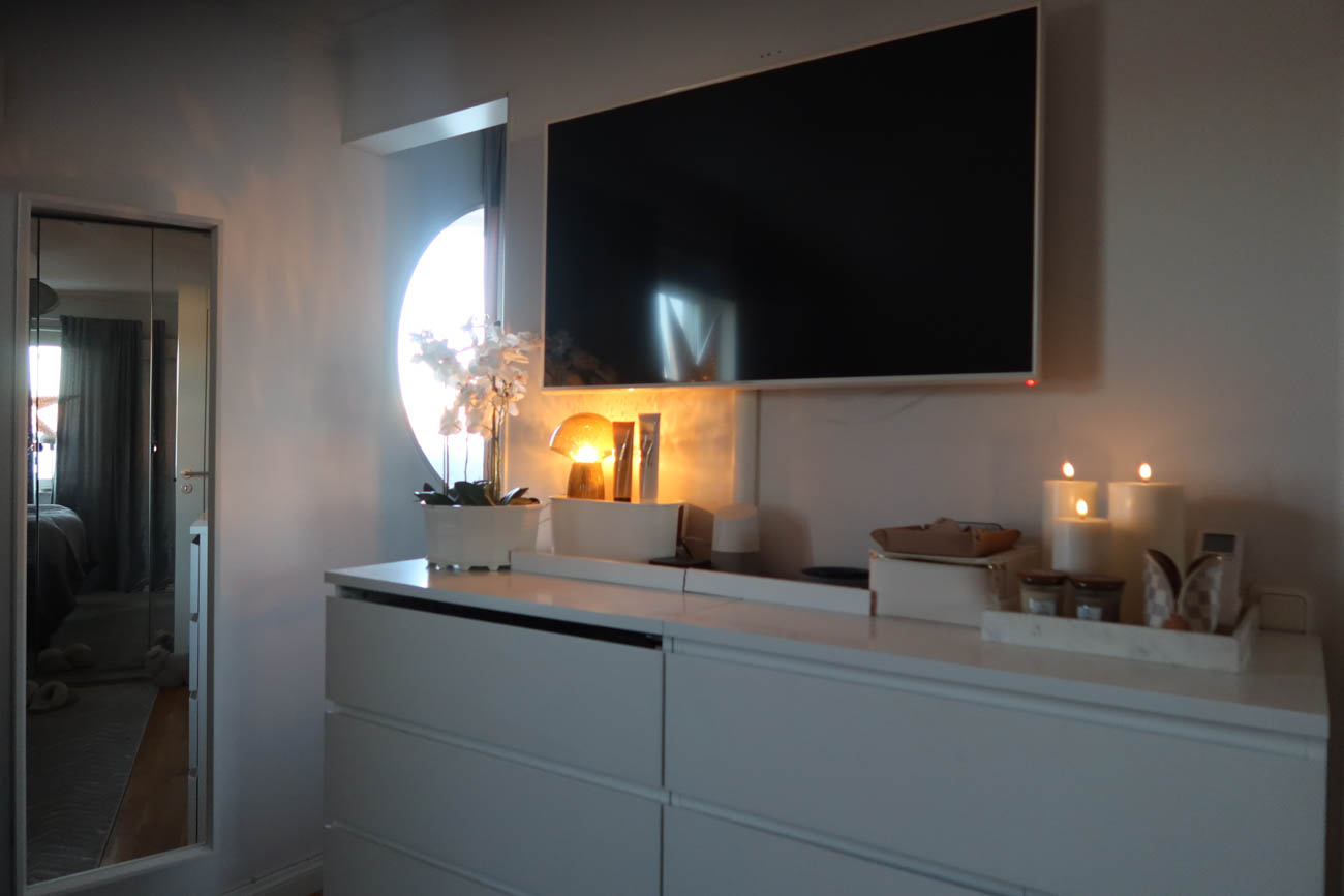 Trasig IKEA-byrå – avbruten bräda