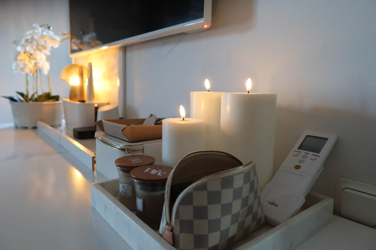 Närbild på skadad byrålåda