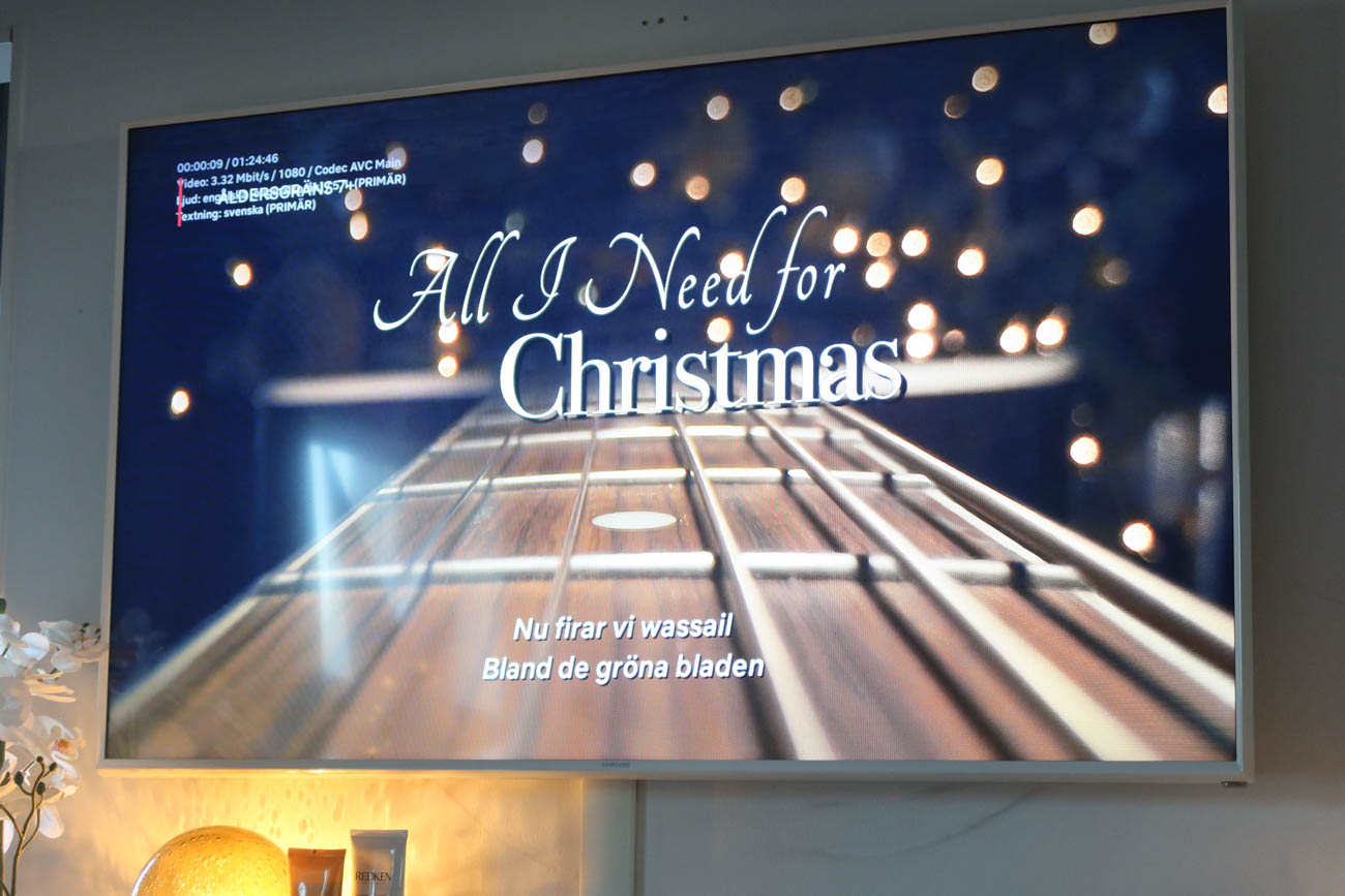 Kontor med julfilm på skärmen – Matplatsen