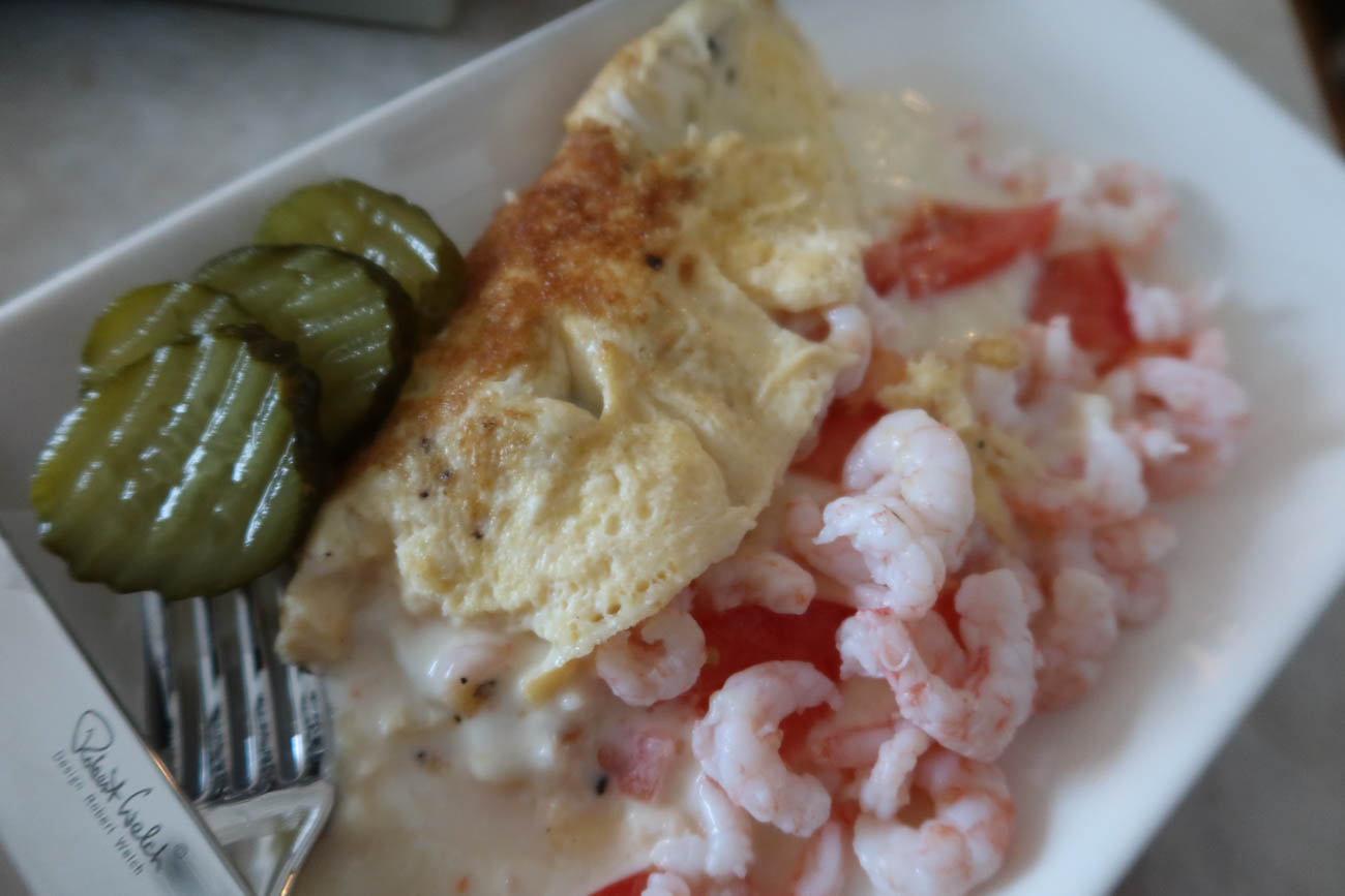 Omelett med räkost och räkor