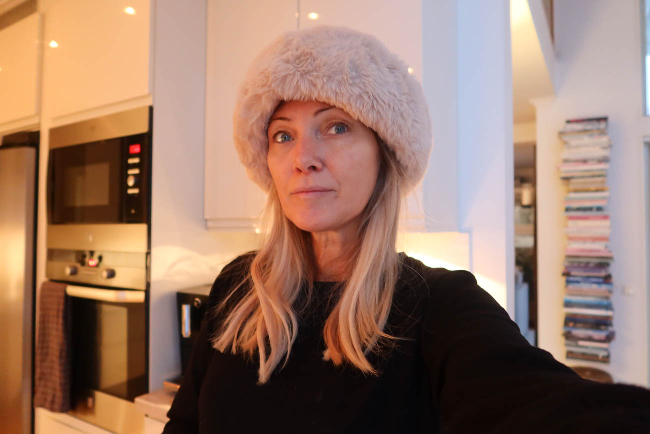 Frusen morgon hemma med mössa och brasa – vardagsinlägg Matplatsen